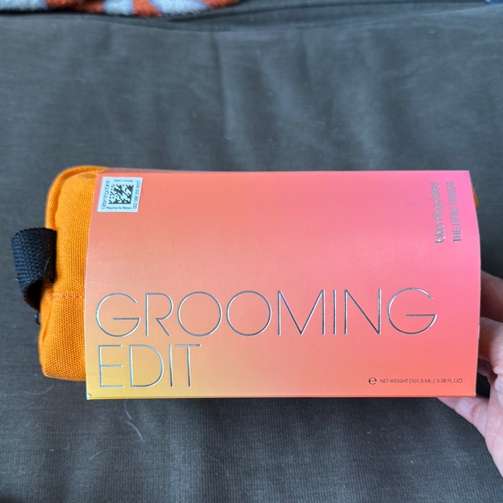 BRAND NEW Bloomingdale’s Grooming Kit